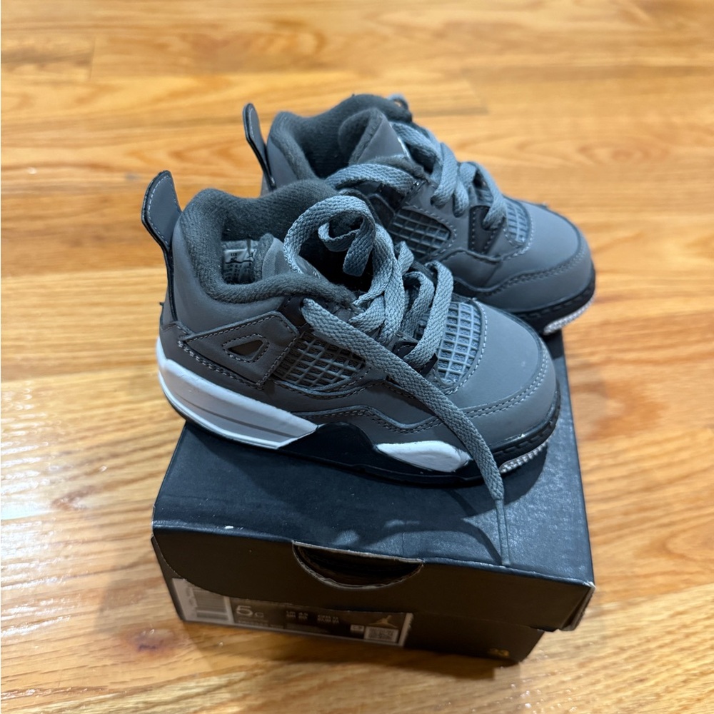 Jordan 4 Cool Grey